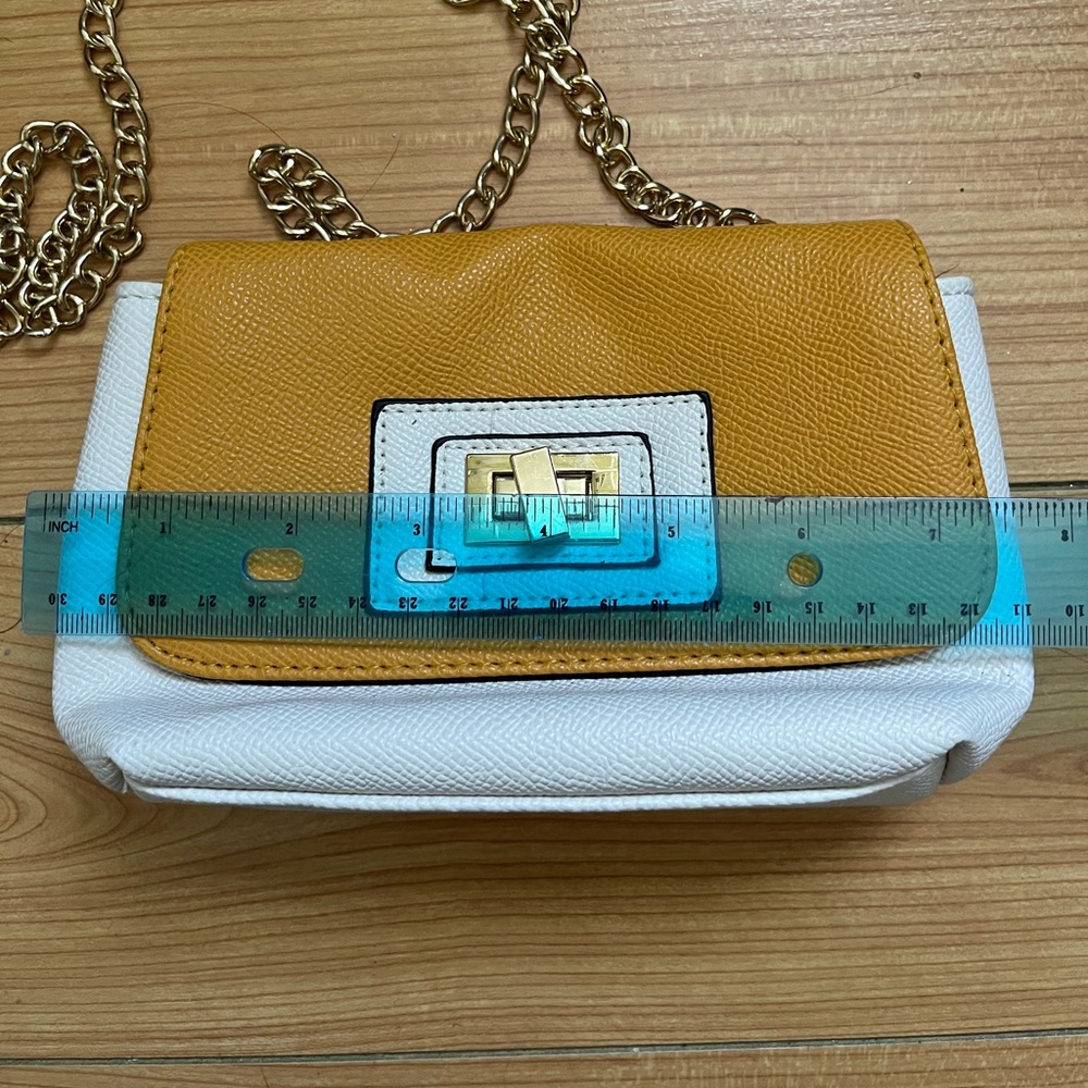 Small Gold Chain Handbag - Picture 3 of 3